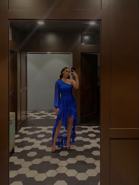 mirror selfie, mirror, mirror picture, full body, ootd, outfit, dress, gold heels Mirror Selfie Aesthetic, Picture Mirror, Mirror Aesthetic, Selfie Aesthetic, Aesthetic Mirror, Aesthetic Ootd, Mirror Picture, Dressing Mirror, Green Prom Dress