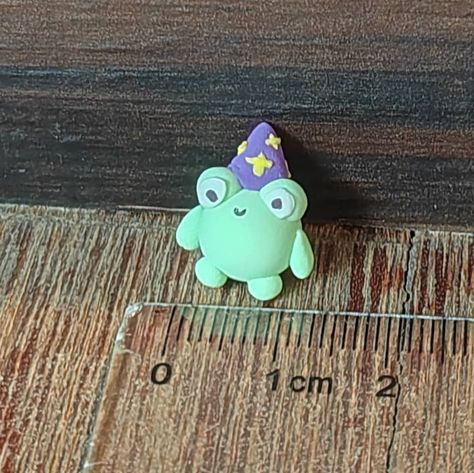 Frog With Witch Hat, Clay Wizard, Wizard Frog, Art Frog, Foam Clay, Frog Art, Clay Figures, Clay Ideas, Witch Hat