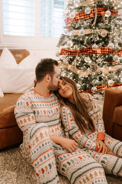 Matching christmas pajamas Pajamas Christmas Pictures Family, Couples Christmas Photoshoot Matching Pjs, Pijama Christmas Pictures, Christmas Pj Couple Pictures, Couple Christmas Pajamas Photoshoot, Matching Christmas Pajamas Couples Photoshoot, Couples Pajama Photoshoot, Christmas Pjs Family Picture Ideas Bed, Pajama Family Photo Shoot