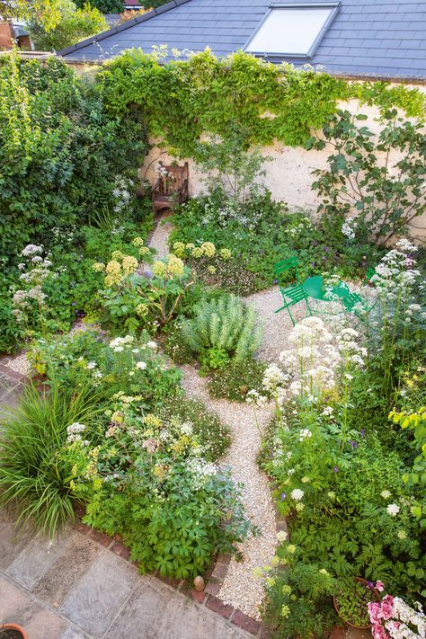 Gravel Planting, Gravel Garden Path, Garden Pathway Ideas, Garden Path Ideas, Pathway Ideas, Hampton Court Palace Gardens, Permaculture Garden, Boston Garden, Townhouse Garden