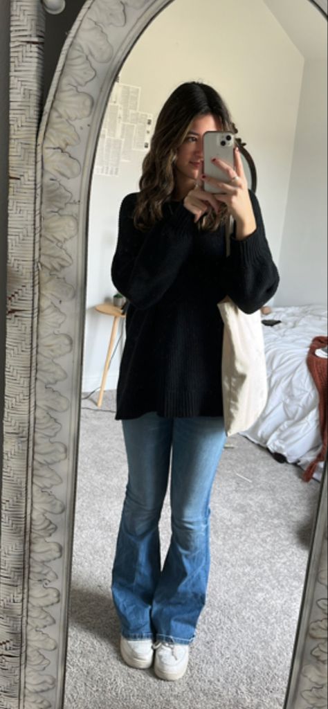 Outfit Ideas With Bell Bottom Jeans For School, Flared Jeans And Tshirt Outfit, Bootcut Jeans With Sweater, Flared Jeans And Sweater Outfit, Ae Flare Jeans Outfit, Flare Jeans And Sweatshirt Outfit, Flared Jeans Outfit For School, Flared Jeans Sweater Outfit, Flare Jeans Sweater Outfit