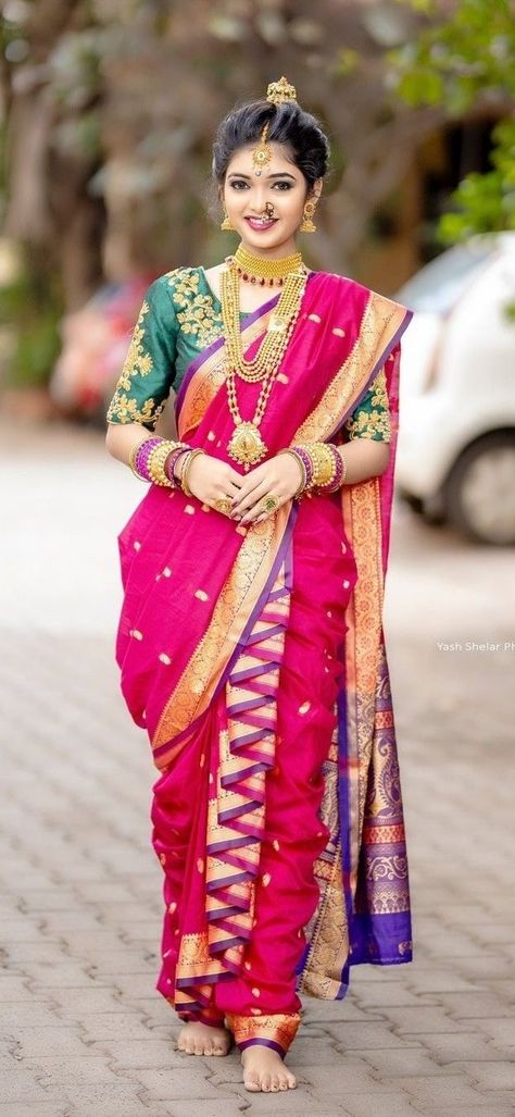 Navuwari Saree Brides, Navwari Blouse Back Design, Hairstyle On Kashta Saree, Marathi Navari Look, Blouse On Nauvari Saree, Girls Sadi Style, Marathi Saree Poses Photoshoot Ideas, Navwari Look, Nawari Saree Look