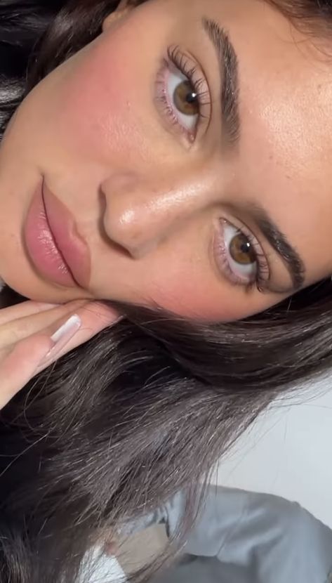 Kylie Jenner with no filter on Kylie Jenner Makeup Natural, Kylie Aesthetic, Kylie Jenner Eyebrows, Kylie Jenner Eyes, Kylie Jenner Face, Kylie Jenner Makeup Look, Maquillage Kylie Jenner, Kylie Jenner Makeup Tutorial, Kily Jenner