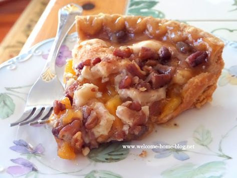 Peach Praline Pie Recipe, Caramel Peach Pie, Peach Praline Pie, Praline Pie, Apricot Dessert, Crab Cake Sandwich, Apple Custard, Caramel Ice Cream Topping, Peach Pie Recipes