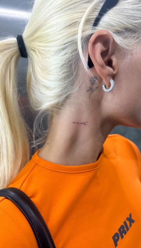 Lover Neck Tattoo, Bae Tattoo, Brown Tattoo Ink, Small Neck Tattoos, Tattoo Placements, Ear Tattoo Ideas, Mommy Tattoos, Neck Tattoos Women, Writing Tattoos