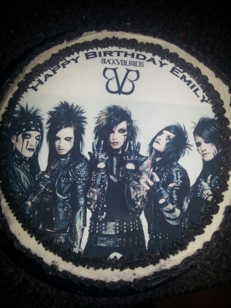 Cake! Pierce The Veil Cake, Emo Birthday, Wretched And Divine, Birthday Cake Black, Emo Party, Gothic Cakes, Gothic Cake, Cake Band, Bride Birthday