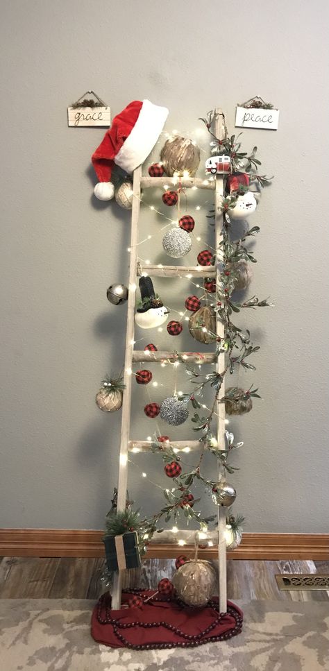 Christmas Mini Ladders Ideas, Christmas Tree Garland On Wall, Decorate Blanket Ladder For Christmas, Ladder Decor For Christmas, Diy Christmas Ladder Ideas, Xmas Ladder Ideas, Christmas Tree Ladder Ideas, Decorating A Ladder For Christmas, Christmas Ladder Shelf Decor