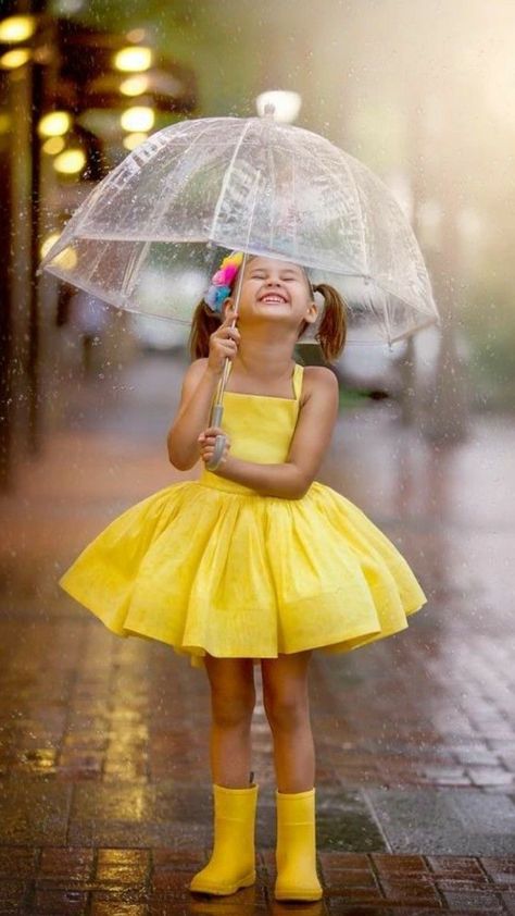 4 Year Photoshoot Ideas, Fun Toddler Photoshoot Ideas, Umbrella Photoshoot, Kids Photoshoot Ideas, Cute Photoshoot, Mommy And Me Photo Shoot, Toddler Photoshoot, Rain Photo, Children Photography Poses