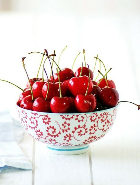 Yum! fresh cherries in winter? Cherries Jubilee, Dessert Aux Fruits, Alycia Debnam, Candle Packaging, Sweet Cherries, Summer Bucket Lists, Cherry Pie, Tutti Frutti, Message Board