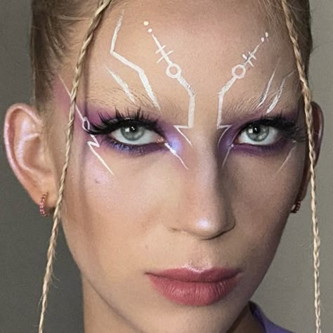 Future Makeup Ideas, Pixel Makeup Art, Neon Rave Makeup, Dystopian Makeup, Cyberpunk Makeup Ideas, Futuristic Makeup Sci Fi, Insect Makeup, Rave Makeup Looks, Scifi Makeup