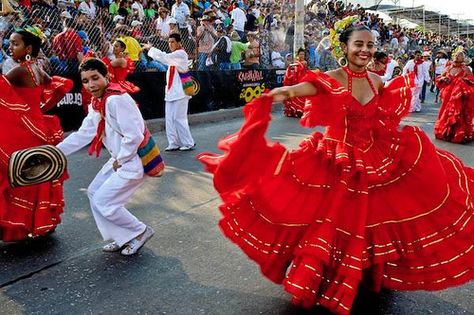 Colombia traditional dance dress Colombian Dance, Colombian Fashion, Colombian Culture, Carnival Dress, Traditional Dance, Carnival Costumes, Traditional Fashion, World Cultures, Latin American