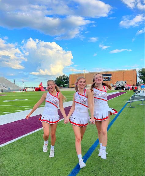 Cheer Photoshoot, Cheer Tips, Cheerleading Pics, Flick Ideas, Cheer Photo, Cheer Hacks, Angelic Beauty, October Mood, School Cheerleading