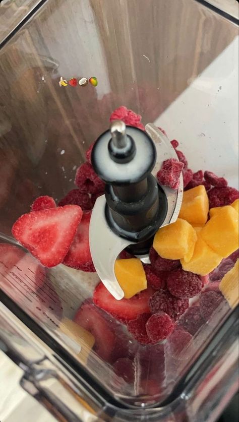 summer smoothies healthy recipes healthy smoothie fruit thatgirl aesthetic Smoothie Aesthetic, Summer Smoothies, Healthy Metabolism, Beauty Guru, Smoothie Recipes Healthy, Food Snapchat, Food Obsession, Healthy Snacks Recipes, Smoothie Diet