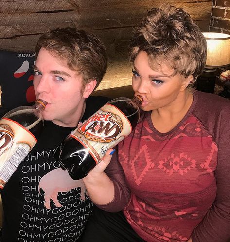 277.7k Likes, 2,528 Comments - Shane Dawson (@shanedawson) on Instagram: “Possibly one of the best days of my life. :,) So lucky to have such an amazing friend who was…” Shane And Ryland, Trisha Paytas, Martinez Twins, Evan Hansen, Cant Help Falling In Love, Shane Dawson, Dan Howell, Amazingphil, Dan And Phil