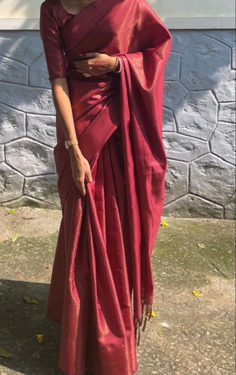 Stylish Saree, Desi Dress, Sarees For Girls, Simple Saree Designs, Fashionable Saree Blouse Designs, Fancy Sarees Party Wear, Draping Fashion, Traditional Indian Dress, Casual Indian Fashion