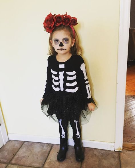 Family Skeleton Costumes Diy, Skeleton Costume Hair Ideas, Toddler Girl Skeleton Costume Diy, Skeleton Diy Costume Women, Toddler Girl Skeleton Costume, Skeleton Princess Costume, Toddler Skeleton Costume Girl, Kids Skeleton Makeup Girl, Baby Skeleton Makeup