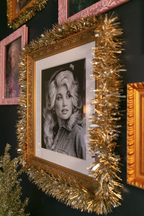 The Graduate Nashville's Dolly Parton-Themed Suite Gets Dressed Up for the Holidays | Southern Living Dress Up Accessories, Gaudy Christmas Decorations, Maximalist Decor Christmas, Bright Decor Ideas, Creative Ways To Display Christmas Cards, Dolly Christmas Party, Eclectic Holiday Decor, Dolly Parton Room Decor, Dolly Parton Bathroom