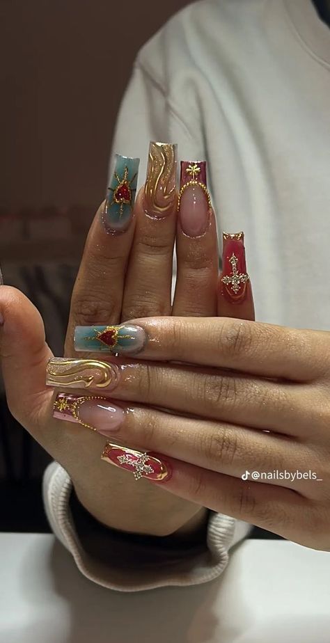 Summer 2024 Nail Inspirations: Dominican Trends Marble Acrylic Nail Designs, Animal Print Tip Nails, Vintage Nails Design, Cheetah Nails Short, Chihuahua Nails, Blue And Gold Nail Art, Gold Nail Art Ideas, Daisies Nails, 20 Birthday Nails