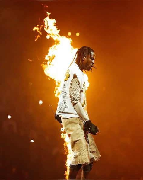 Travis Scott Performing, Travis Scott Aesthetic, 360 Pictures, Rapper Wallpapers, Travis Scott Concert, Rapper Travis Scott, Nike Travis Scott, Travis Scott Wallpapers, Circus Maximus