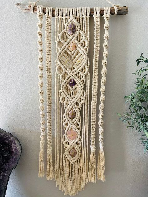 Macrame And Crystal Wall Hanging, Macrame Free Patterns Projects, Macrame With Gemstones, Macrame Wall Pattern, Macrame Crystal Wall Hanging, Macrame With Stones, Macrame And Crystals, 5mm Macrame Projects, Macrame With Crystals