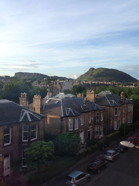 Arthur's Seat - Edinburgh Masters Abroad, Arthurs Seat Edinburgh, Arthur's Seat, Uk Trip, Uk Travel, Future Life, Happy Moments, Dream Destinations, Seattle Skyline