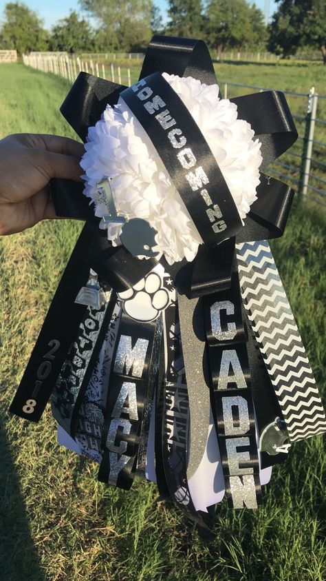 Garters Homecoming For Guys, Mens Garters, Football Garter, Unique Homecoming Mums, Mums Homecoming Senior, Homecoming Mums Senior, Cute Homecoming Proposals, Homecoming Spirit Week, Texas Homecoming Mums