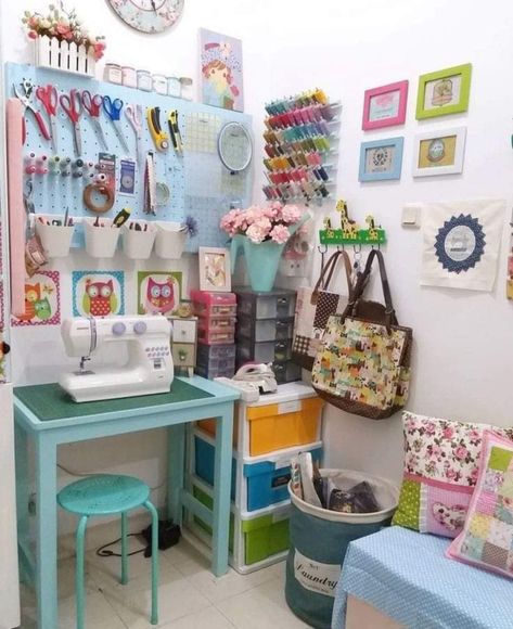 Cozy Sewing Room, Small Sewing Room Design, Bedroom Sewing Room, Small Sewing Space, Small Sewing Rooms, Sewing Nook, Learn Sewing, Kitchen Ideas Farmhouse, Sewing Station