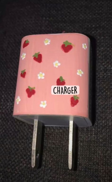 Drawing On Charger Ideas, Charger Box Painting Ideas, Charger Art Ideas, Charger Painting Ideas Aesthetic, Painted Charger Cube Ideas, Drawing On Charger, Painting On Charger, Phone Charger Painting Ideas, Paint Charger Cube