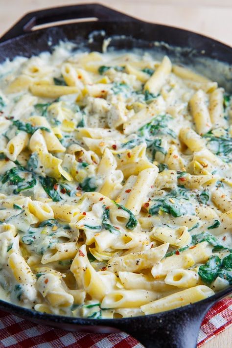 Spinach and Artichoke Dip Pasta Recipe ~ All of the flavours of spinach and artichoke dip in the form of a pasta! Artichoke Dip Pasta, Salad Appetizer Cups, Spinach And Artichoke Dip, Artichoke Pasta, Spinach Artichoke Dip, Spinach Dip, Artichoke Dip, Spinach Artichoke, White Sauce