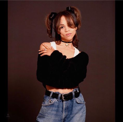 Rosie Perez Rosie Perez, 90’s Outfits, 90s Models, Celebrity Portraits, Pretty Style, Cute Simple Outfits, Beautiful Black Women, Simple Outfits, 90s Fashion