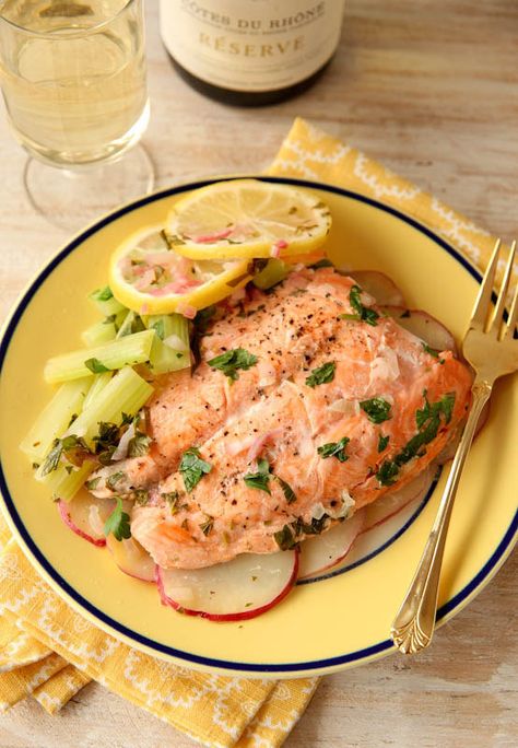 recettes micro onde Microwave Salmon en Papillote | 31 Microwave Recipes That Are Borderline Genius Microwave Granola Recipe, Microwave Salmon, Microwave Recipes Dinner, Healthy Salmon Dinner, Microwave Cooking Recipes, Salmon Healthy, Dinner Salmon, Salmon Baked, Microwave Meals