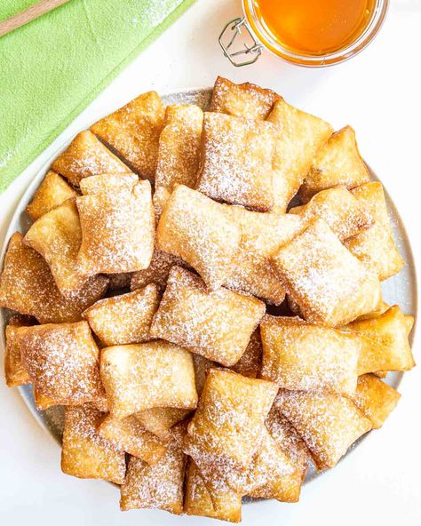 These delicious Sopapillas are a cross between a donut and fry bread that are served with honey and sprinkled with powdered sugar. #sopapillas #recipe Mexican Sopapilla Recipe, Sopapillas Recipe, Ramen Kitchen, Sopapilla Recipe, Fried Bread, Mexican Dessert Recipes, Fry Bread, Tart Pan, Mexican Dessert