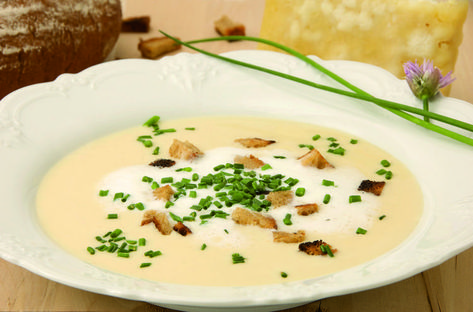 Austrian Garlic Soup, Austria Recipes, Austrian Food, Austrian Cuisine, Cream Soup Recipes, Garlic Soup, Austrian Recipes, Food Stories, Peruvian Recipes