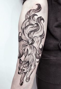 Ookami Tattoo, Kitsune Fox Tattoo, Fox Tattoo Men, Fox Tattoo Sketch, Fox Tattoo Ideas, Geometric Tattoo Leg, Kitsune Tattoo, Cute Tattoo Ideas, Dragon Tattoo Ideas