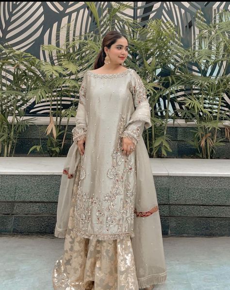 Garara Dress, Bridal Gharara, Sharara Designs, Red Bridal Dress, Desi Wedding Dresses, Asian Bridal Dresses, Stylish Wedding Dresses, Pakistani Wedding Outfits, Stylish Short Dresses