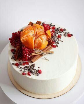 Citrus, cinnamon, grenadine Winter Torte, Winter Cake, Birthday Cake Decorating, Drip Cakes, Pretty Cakes, Creative Cakes, Fruit Cake, Cake Inspiration, Christmas Cake