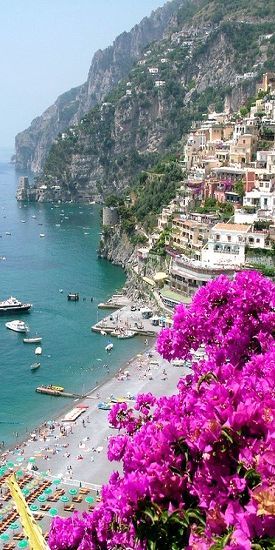 Colorful scene in Positano, Amalfi Coast, Italy....want to go so bad!!!!! Definitely on my bucket list! Postino Italy, Positano Italy, Sunflower Art, Bougainvillea, Honeymoon Destinations, Positano, Pretty Places, Holiday Destinations, Amalfi Coast