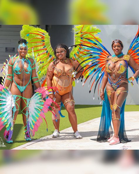 Trouble when the whole crew touch down!! Tag your FAMALAY and let them know Miami Carnival is just a few days away! 👇🏽🥳🥳 Ensure you’ve got your Glam Hub packages secured! Limited spaces left! #carnivalmakeup #carnivalmakeuplook #trinidadcarnival #jamaicacarnival #carnivalmua #makeupinspo #carnivalmakeupinspo #caribbean #caribbeancarnival #carnivalmakeuplooks #miamicarnival #miamimua Jamaica Carnival, Miami Carnival, Carnaval Costume, Trinidad Carnival, Carnival Makeup, Caribbean Carnival, Touch Down, Makeup Inspo, The Whole