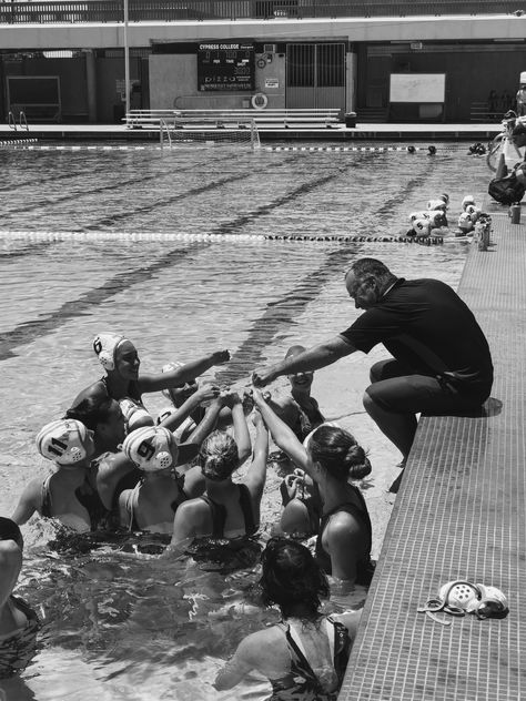 Swimming Coach Aesthetic, Swimming Team Aesthetic, Swim Coach Aesthetic, Water Polo Aesthetic, Waterpolo Aesthetic, Swim Team Aesthetic, Water Polo Quotes, Competitive Swimming Pictures, Women's Water Polo