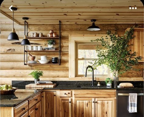 Log Home Interiors Kitchens, Log Cabin Kitchens Cabinets, Log Cabin Kitchen Ideas, Log Cabin Kitchens, Modern Log Home, Log Cabin Kitchen, Cabin Homes Interior, Log Home Kitchen, Kitchen Countertop Ideas