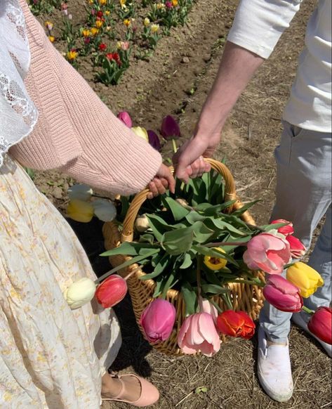 Flower Picks, Picking Flowers, Spring Inspo, Aesthetic Couple, Spring Girl, Spring Mood, Nothing But Flowers, Tulip Fields, Flower Therapy