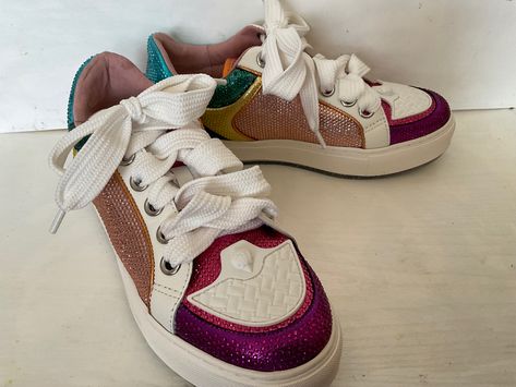 These are my new sparkly trainers from Kurt Geiger. They are my favourite so far and I absolutely love them. Tenis Kurt Geiger, Sparkly Trainers, Rainbow Sparkle, Kurt Geiger, My Favourite, Sparkle, Rainbow