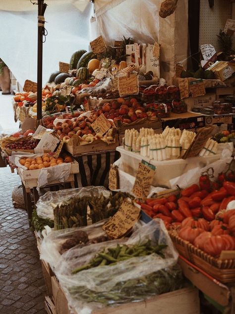 travel advice - go to a local market and choose food you’ve never eaten before!! Vintage Italy Aesthetic, Northern Italy Aesthetic, Italy Verona, European Travel Outfit, Somewhere In Northern Italy 1983, Italy Vibes, Italian Aesthetic, Italian Countryside, Italy Aesthetic