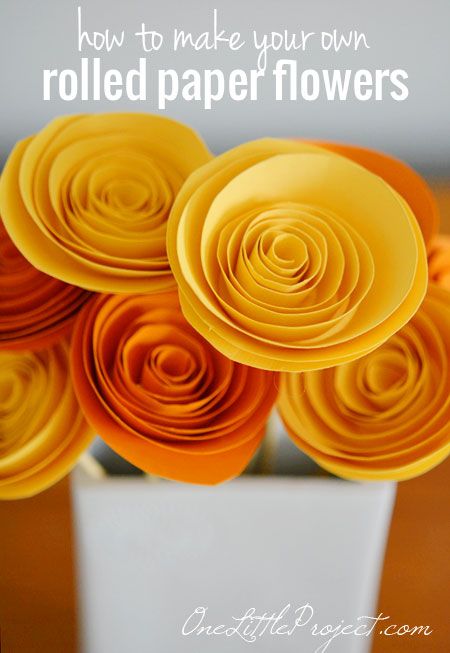 Rolled Paper Flowers, Paper Flower Arrangements, Easy Paper Flowers, Paper Flower Crafts, Flower Yellow, How To Make Paper Flowers, Tissue Paper Flowers, Paper Flowers Diy, Mason Jar Diy