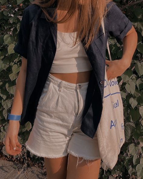 Summer Outfits Aesthetic Vintage, White Shorts Outfit, Vintage Summer Outfits, Summer Outfits Casual, Summer Outfits Aesthetic, Modest Summer Outfits, Summer Shorts Outfits, Mia 3, Casual Summer Outfit