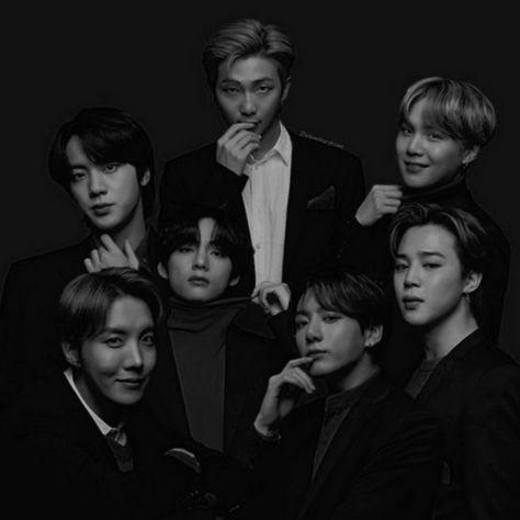 Wattpad Icon Black, Bts Pfp Ot7, Bts Pfp Aesthetic, Bts Black Aesthetic, V Pfp Aesthetic, Black Pfp Aesthetic, Bts Monochrome, Bts Pfp, Mafia Love