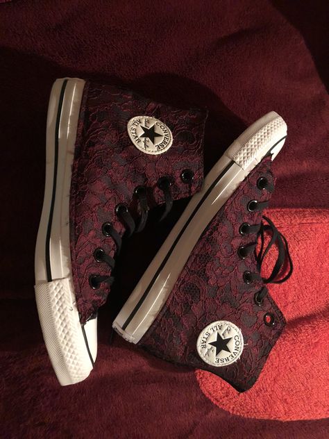 Customized lace burgundy Converse all star... I love them 😍 Burgundy Converse, Goth Eye Makeup, Converse Aesthetic, Custom Converse, First Girl, Converse High Tops, Shoe Lover, Converse All Star, Chuck Taylor Sneakers