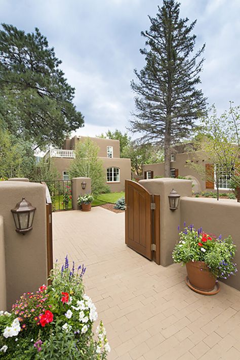 Canyon Road — Lorn Tryk Architects PC Mud House Exterior, Mud House Indian, Pueblo Style House, Mexican Courtyard, Southwestern House, Santa Fe Style Homes, Stone Wall Design, Thatched House, Earthship Home