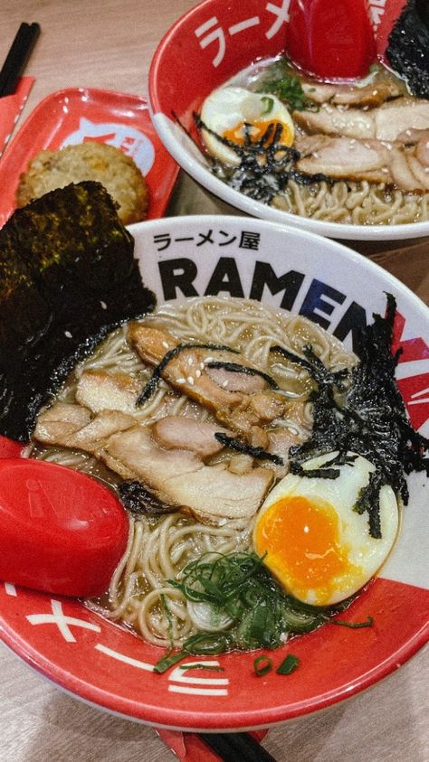 Ramen Aesthetics, Ramen Ya, Food Pic, Moms Cooking, Fav Food, Desert Recipes, Cafe Food, Asian Food, Good Mood