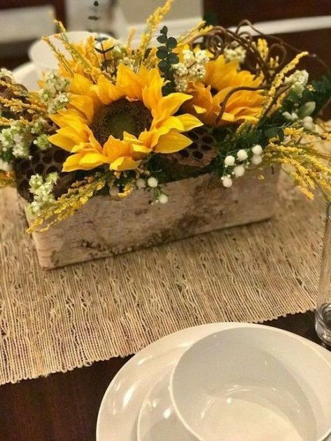 Fall Centerpiece Ideas, Sunflower Floral Arrangements, Sunflower Centerpieces, Sunflower Crafts, Pumpkin Vase, Marble Staircase, Sunflower Arrangements, Pumpkin Display, Tafel Decor